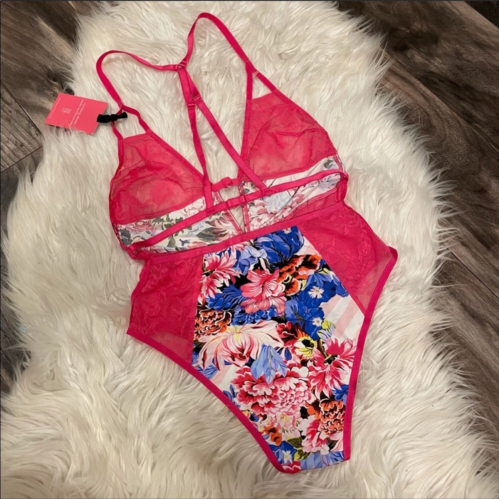 Victoria’s Secret x Mary katrantzou Lingerie - Picture 4 of 5
